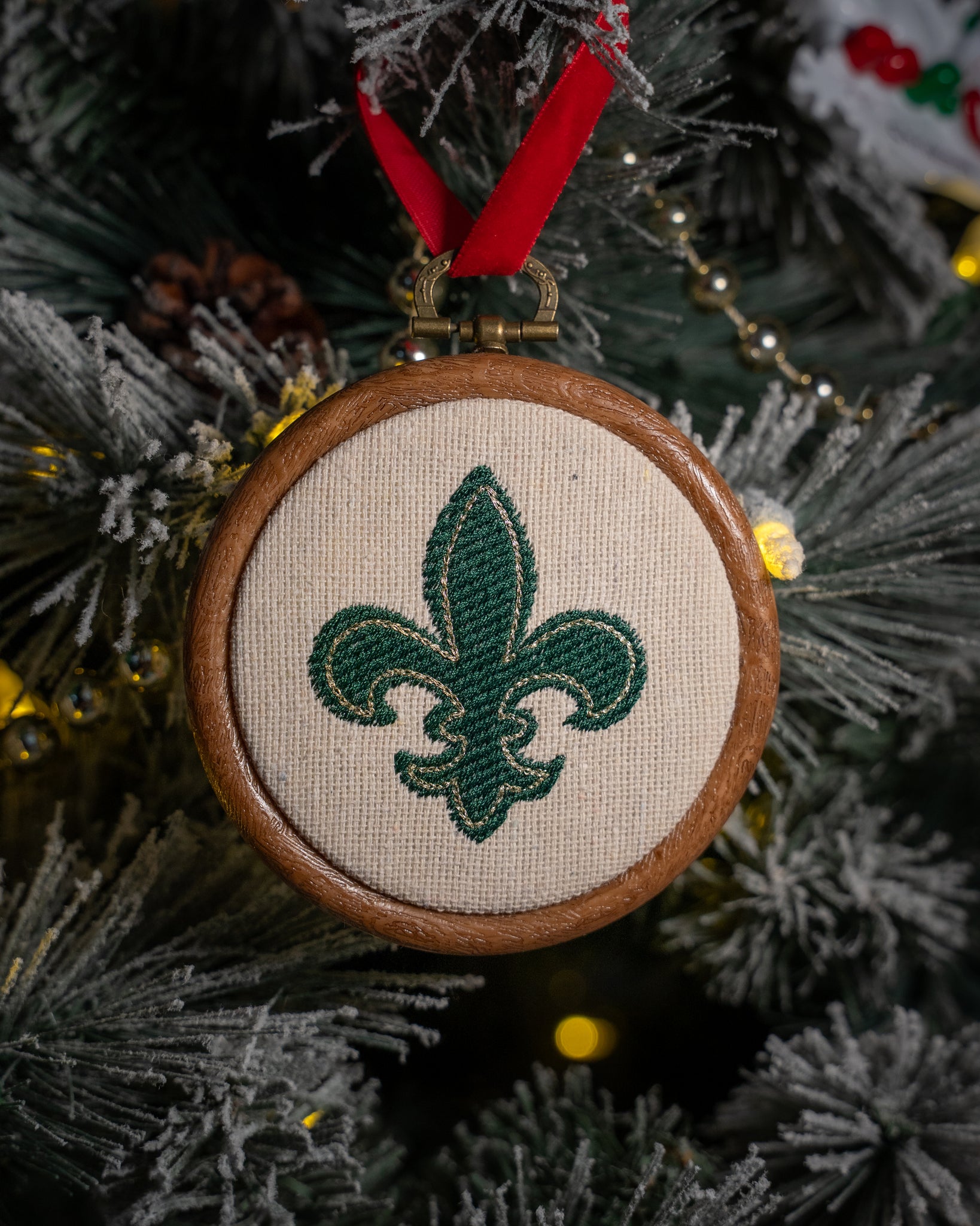 Stl fleur de lis embroidered christmas ornament 