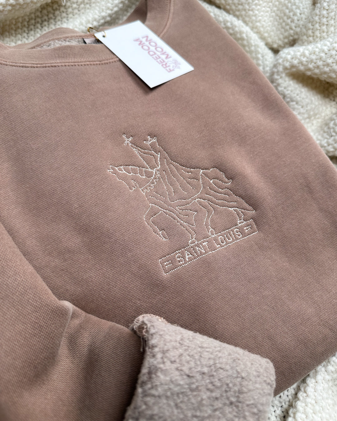 saint Louis statue embroidered crewneck